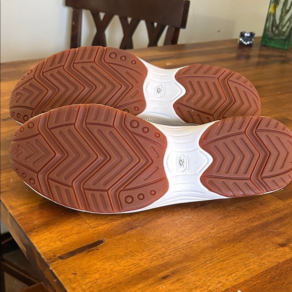 New No Tags Women's Easy Spirit Travelport  Gray/White Slip-On Mules Clogs: 11 - Picture 7 of 8